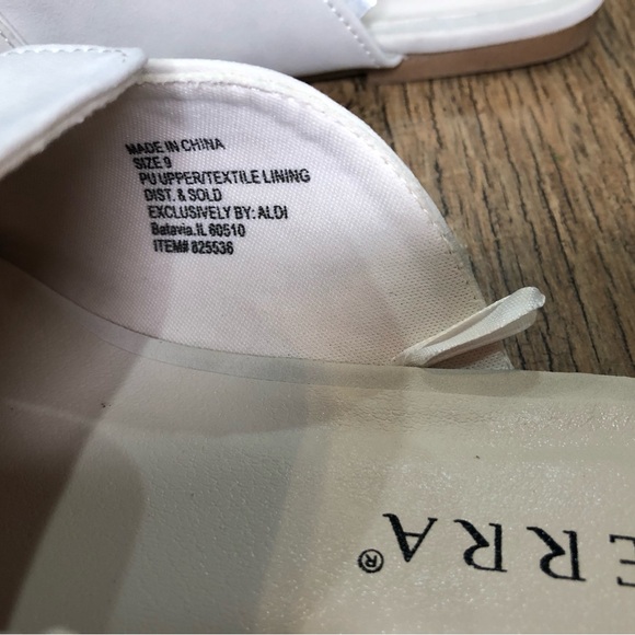 Serra Suede White Slip On Mule With Metal Chain Size 9 - Picture 6 of 11